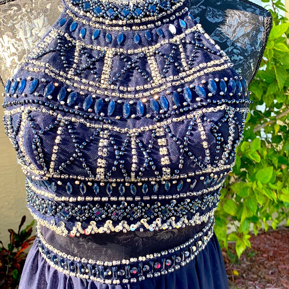 Beautiful blue and gemmed gown - Picture 2 of 13